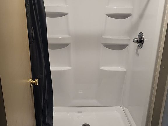 5th image of 1416 Gilbert St #33