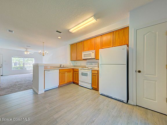 5th image of 1322 Hampton Park Ln