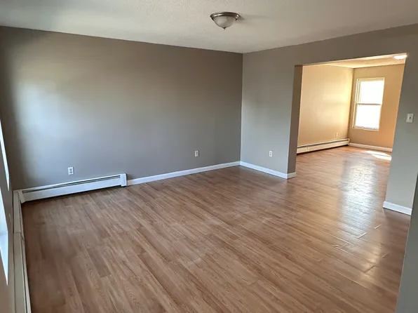 189 Whiting St APT C, New Britain, CT 06051