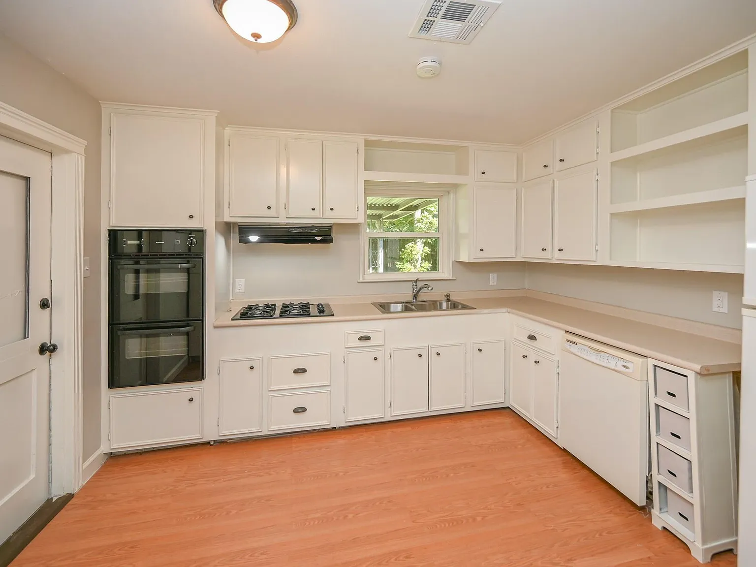 3 bed, 2.0 bath, 1216 sqft, $1,500 — Photo 4