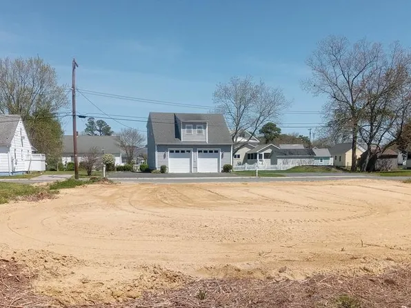 3A & 4 Sharpley St, Chincoteague Island, VA 23336