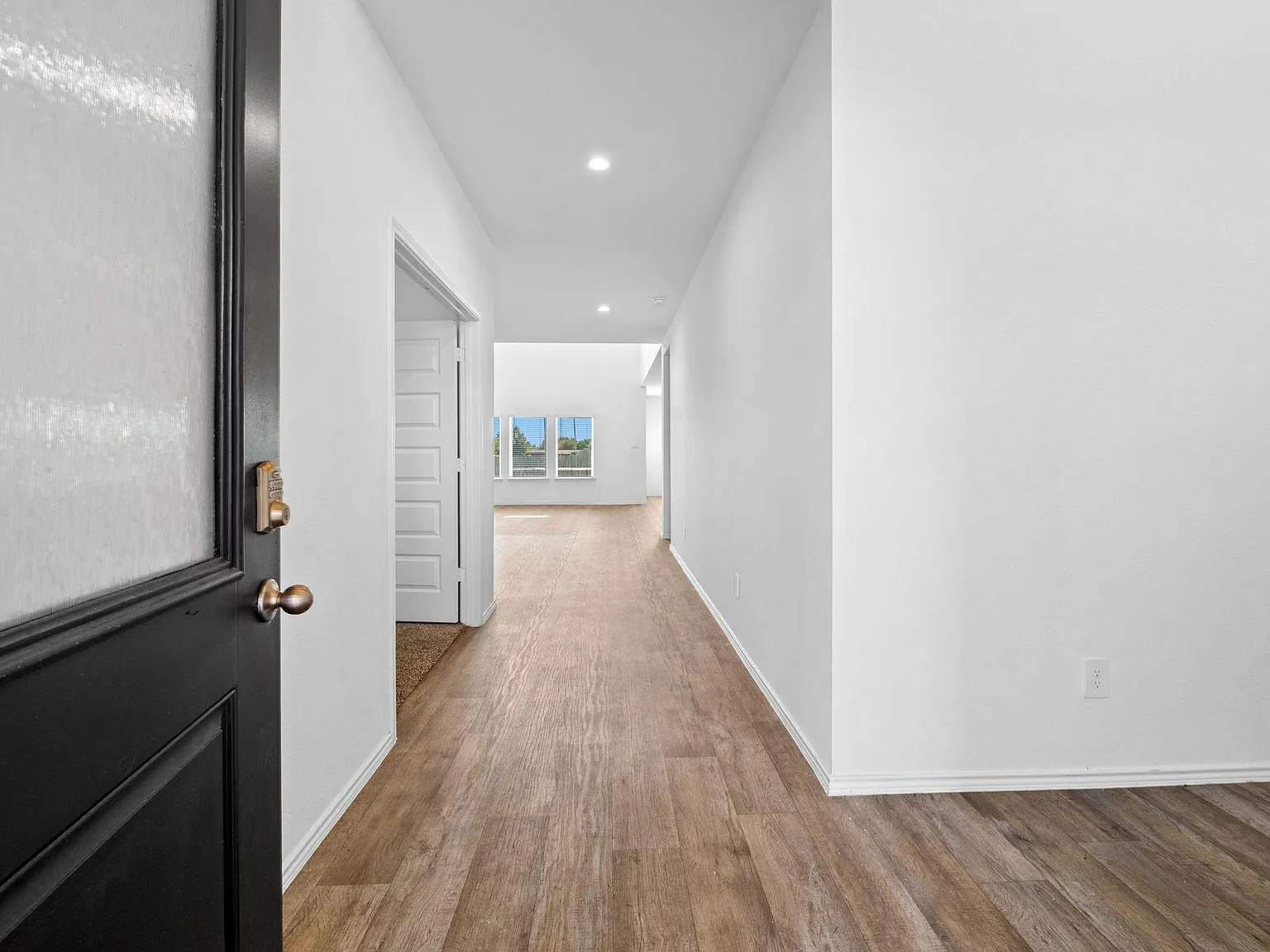 4 bed, 3.0 bath, 3028 sqft, $2,650 — Photo 4