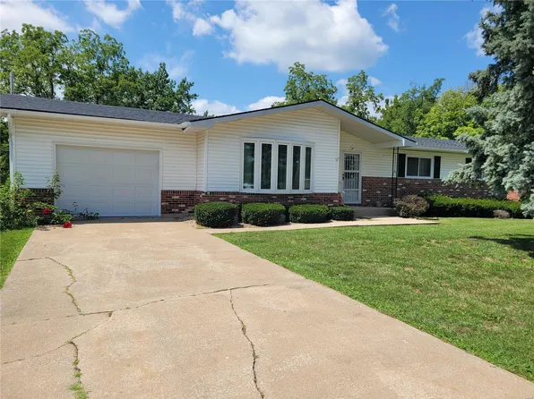 4 Hamlin Heights Dr, Hannibal, MO 63401