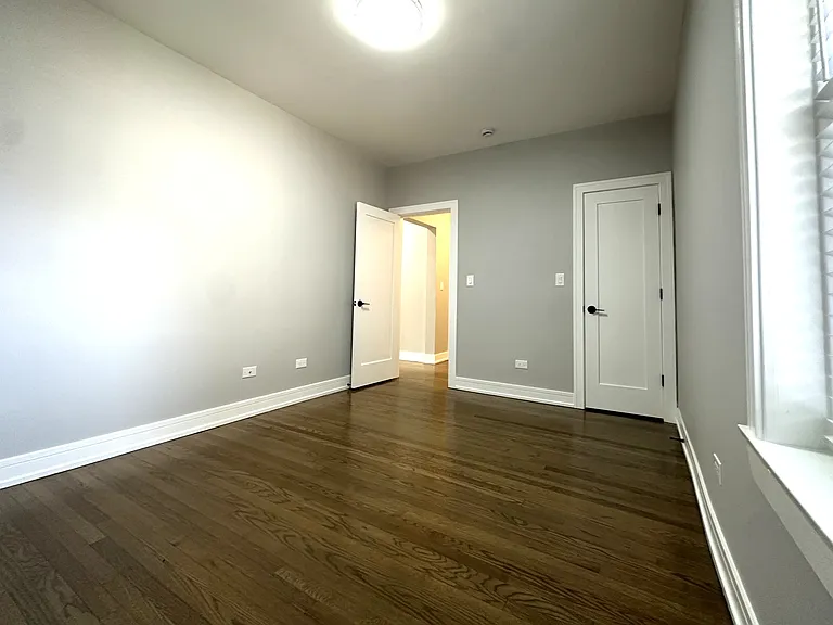 5454 N Paulina St #1 — Photo 7