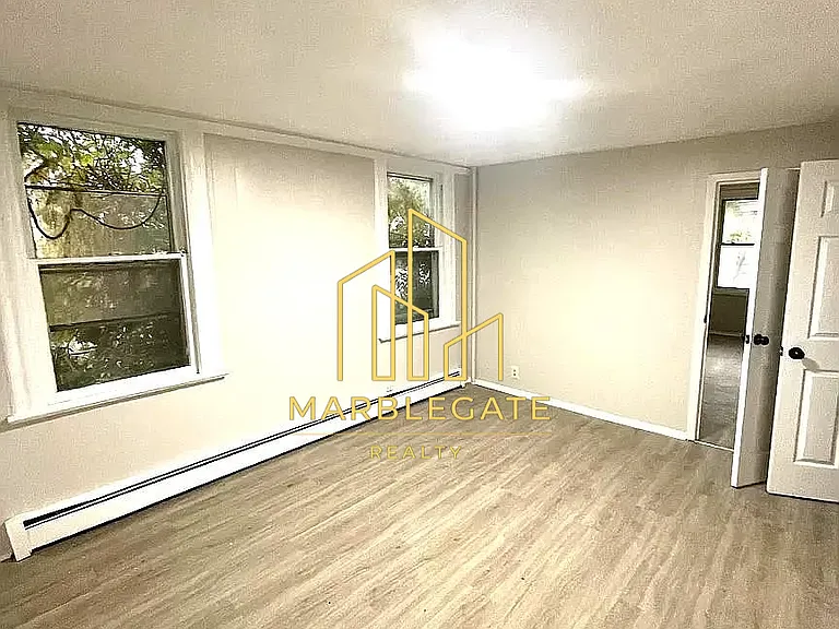 265 W Runyon St #11 — Photo 3