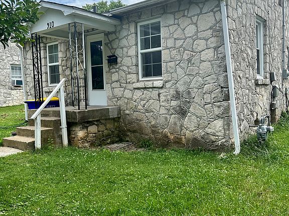 2nd image of 910 Avery Ct