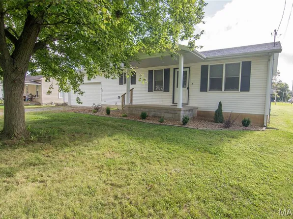 324 S 3rd St, Brownstown, IL 62418