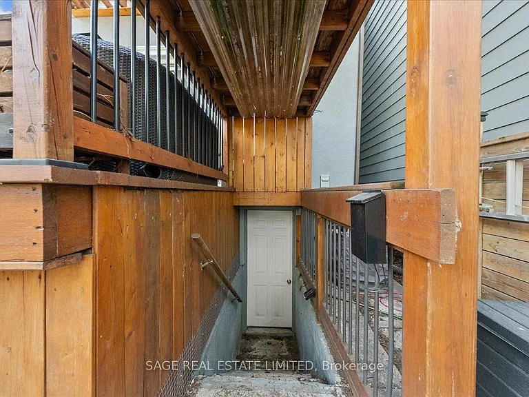 207 Cedarvale Ave #LOWER — Photo 2