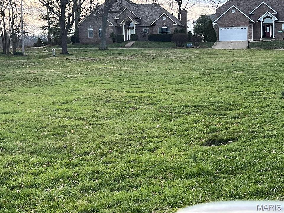 1st image of 8 Pinehurst Dr