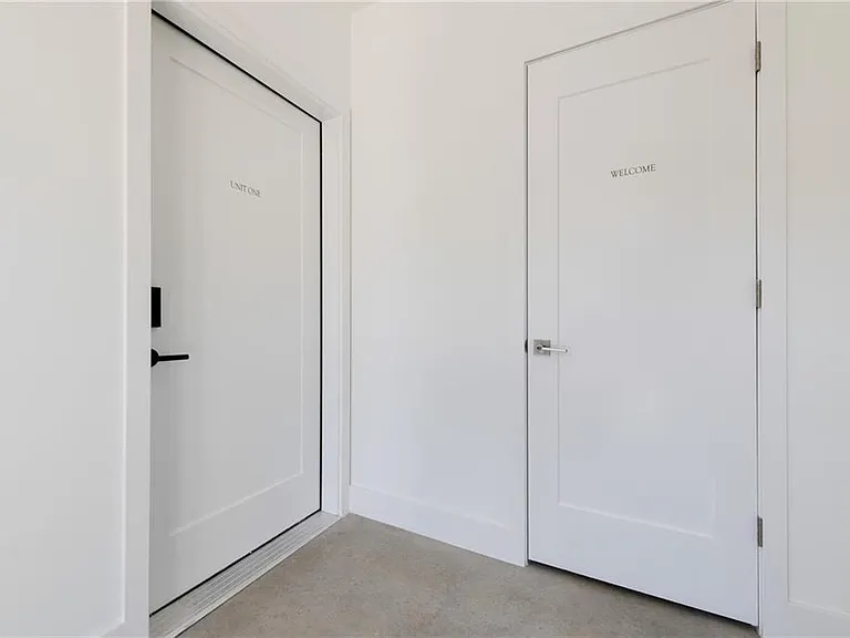 408 W 38th St #1 — Photo 12
