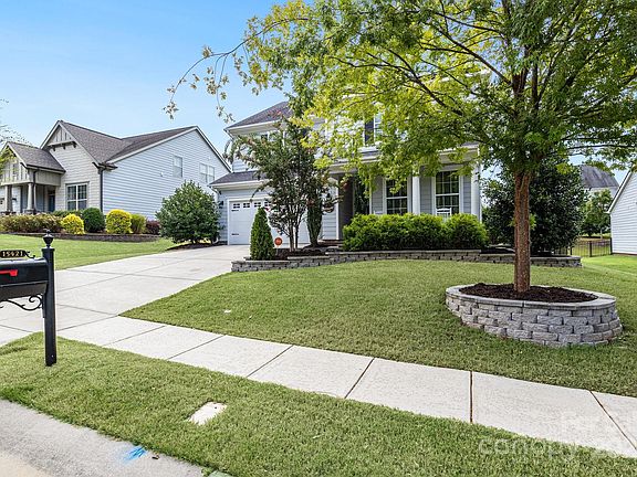 2nd image of 15421 Oleander Dr