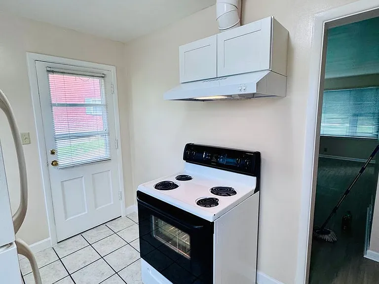 3003 Grand Ave — Photo 5