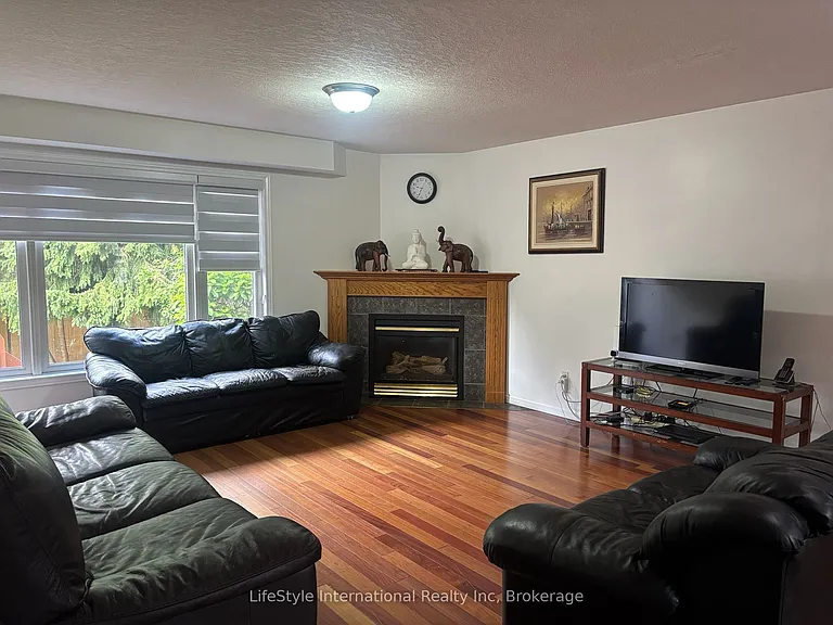 41 Camm Cres — Photo 6