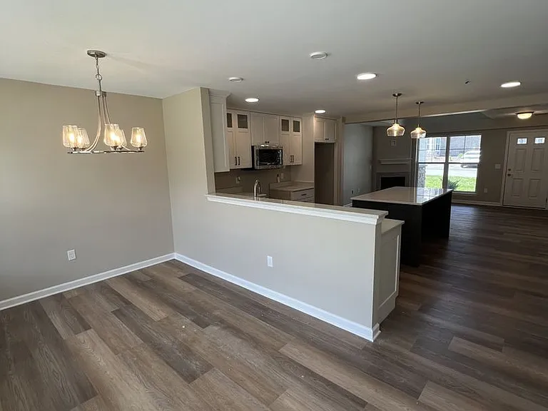 1063 Anchor Ave W — Photo 7