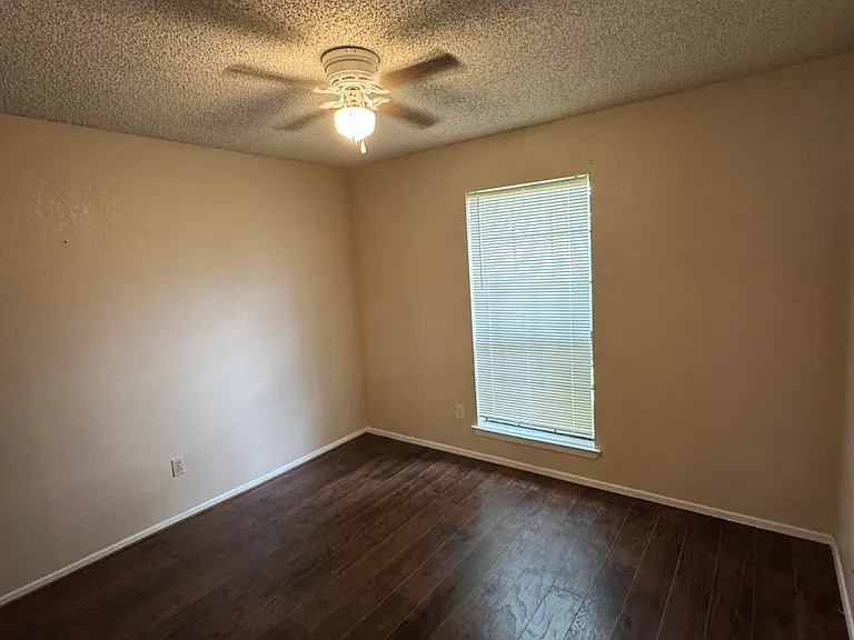 4904 Cypress Ave — Photo 9
