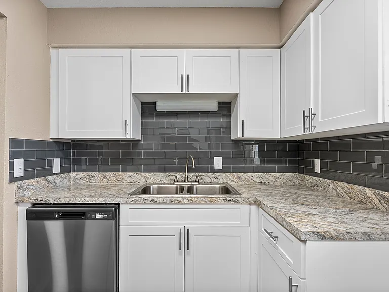 Villas at Deer Park Apartments — Photo 3