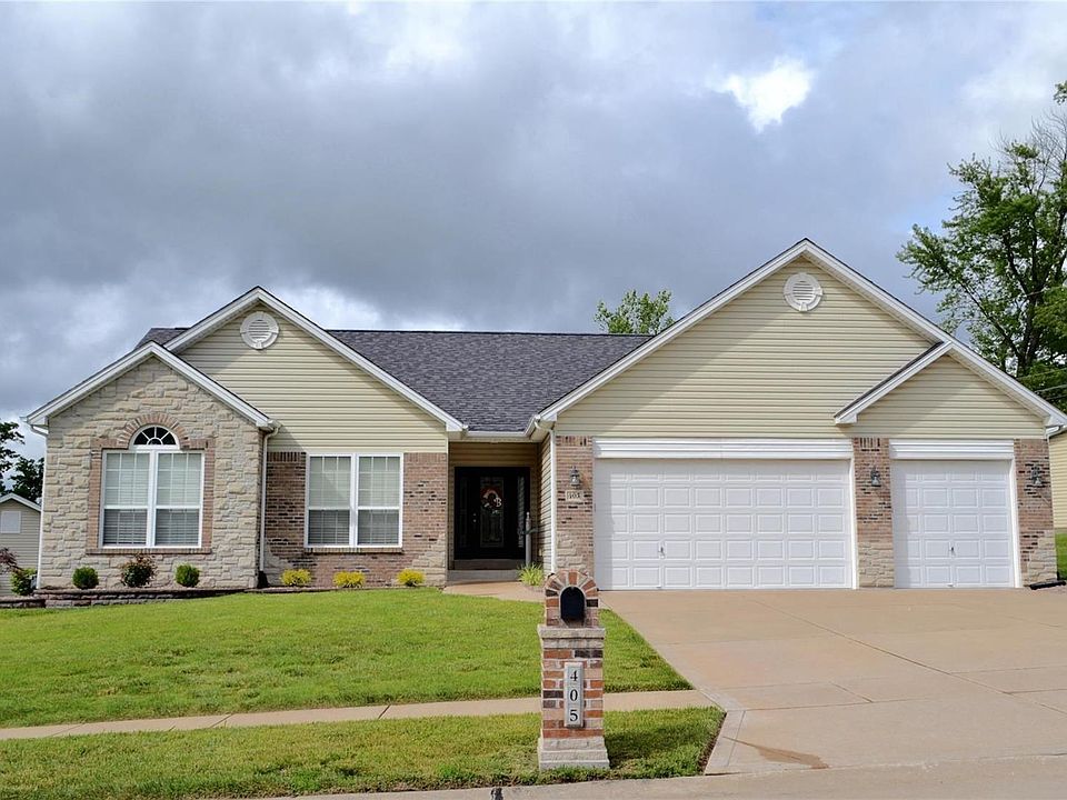 Welcome Home to 405 Bittersweet Dr!