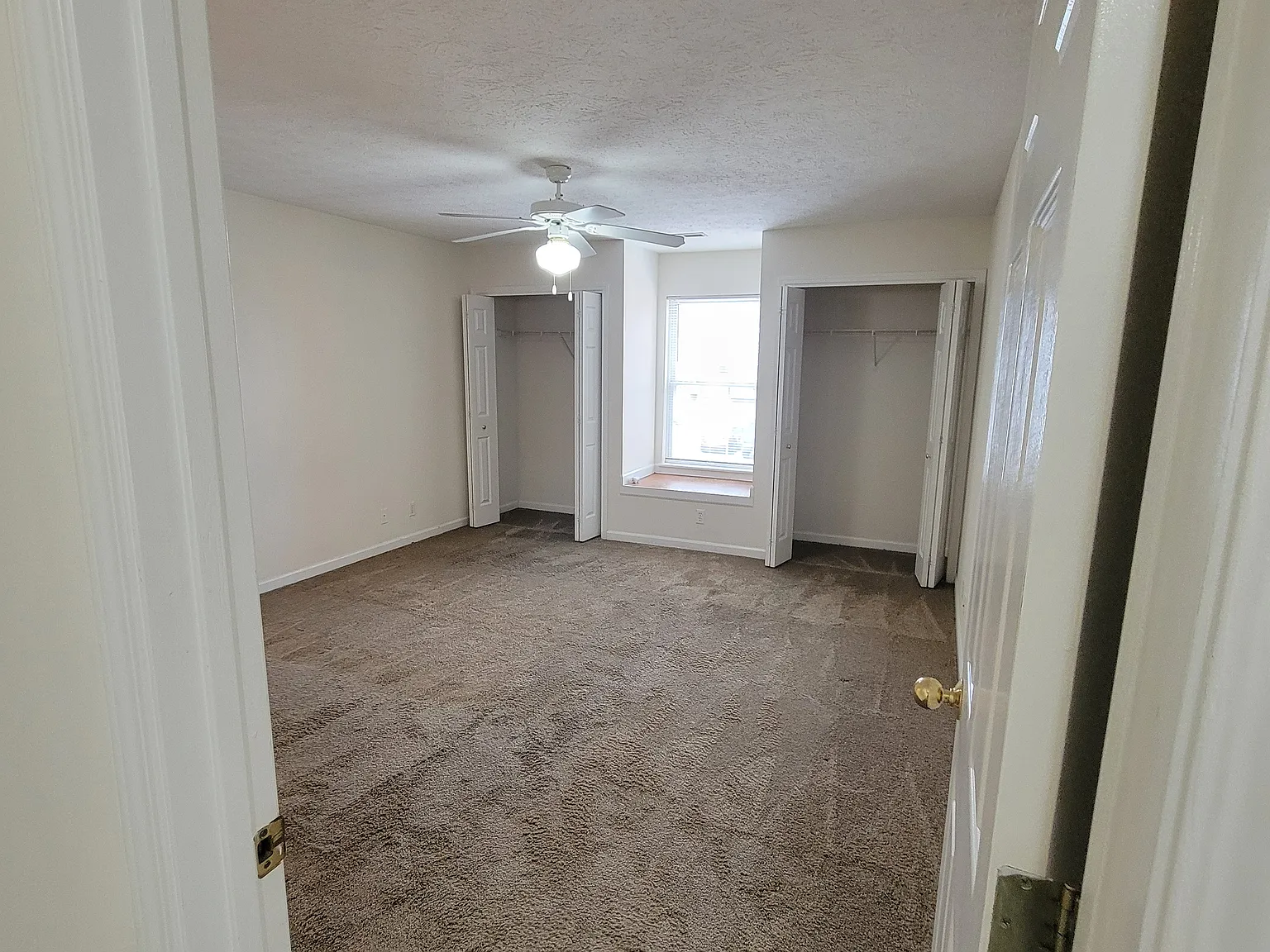 3 bed, 2.5 bath, 1450 sqft, $1,500 — Photo 4