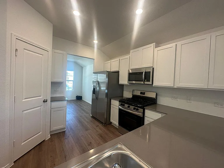 453 Alamito Ave — Photo 14
