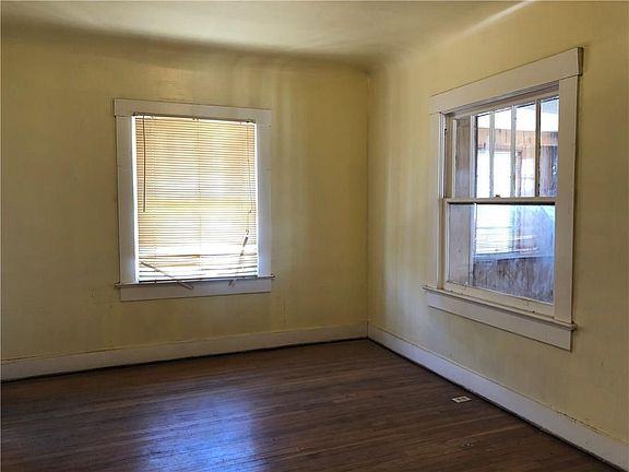 4th image of 3661 Douglas Ave