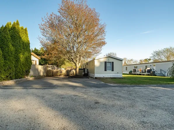 75 Kristen Ln, Wareham, MA 02571