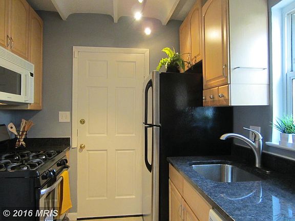 5th image of 906 S Highland St