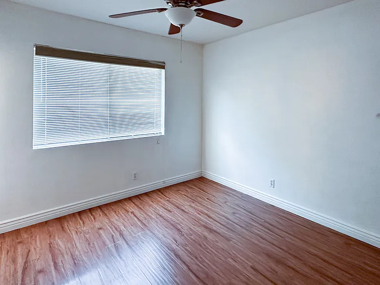 749 E Montebello Ave #121 — Photo 13