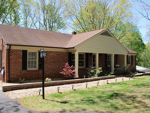 3rd image of 419 College Park Dr