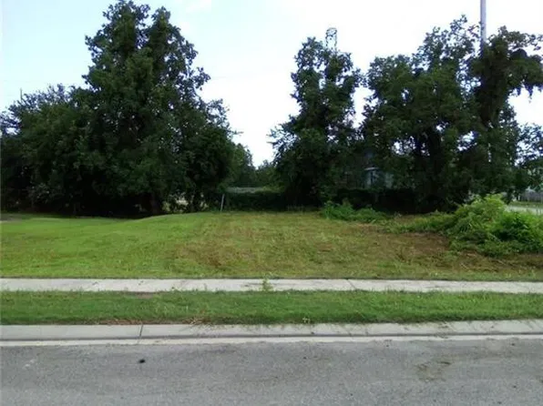 2937 Laussat Pl, New Orleans, LA 70117