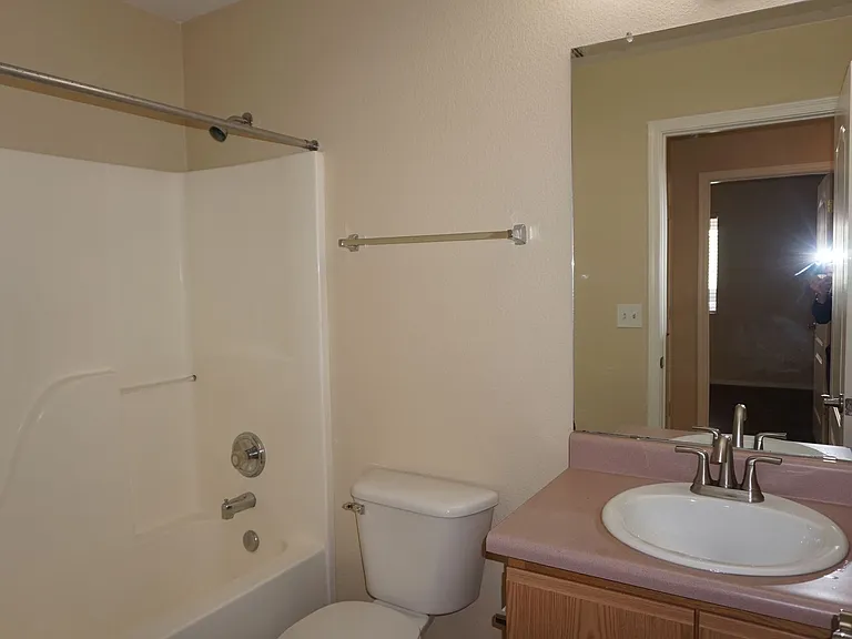 2201 S Saint Suzanne Dr — Photo 23