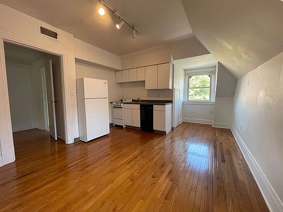 2nd image of 235 S Fairmount St APT 6