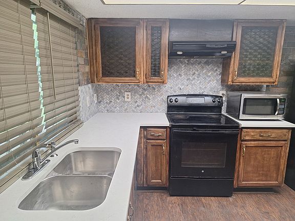 3rd image of 326 E Ferndale Ln