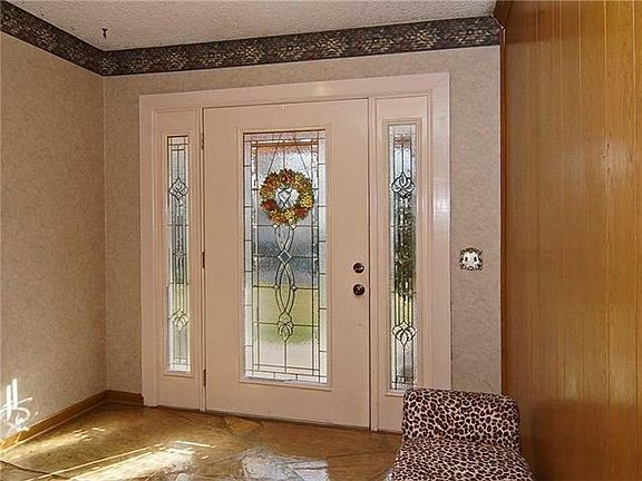 4th image of 1208 Laurel Dr
