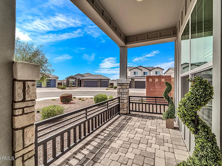 10518 W Albert Ln — Photo 3