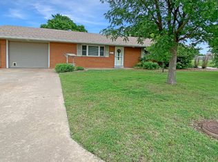 902 Apache Dr, Alva, OK 73717