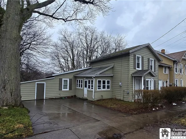 63 Eagle St, Fredonia, NY 14063