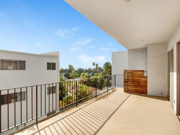 7560 Hollywood Blvd #406 — Photo 17