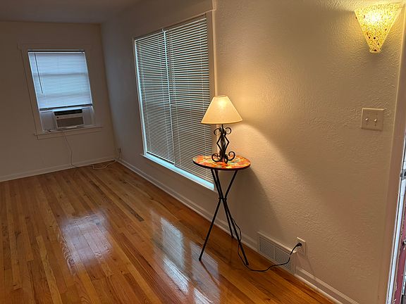 4th image of 107 Franklin St #107