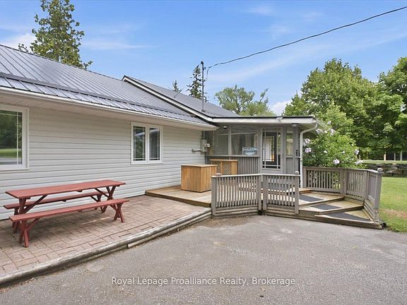 3rd image of 40 Riverview Dr