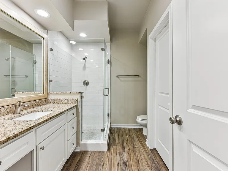 Waters Edge Apartment Homes — Photo 106