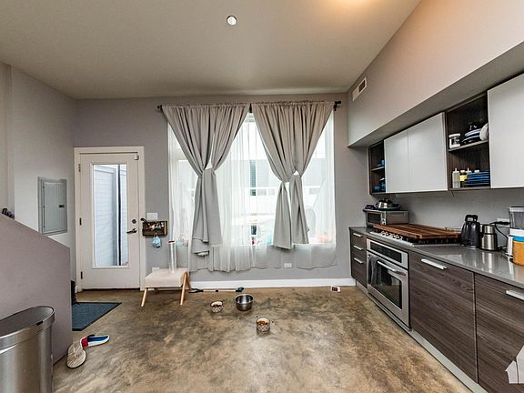 4th image of 2639 N Hamlin Ave #26F