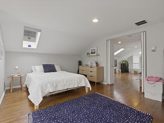 4th image of 1038 N Marshfield Ave APT 3