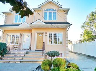 320 Moreland St, Staten Island, NY 10306