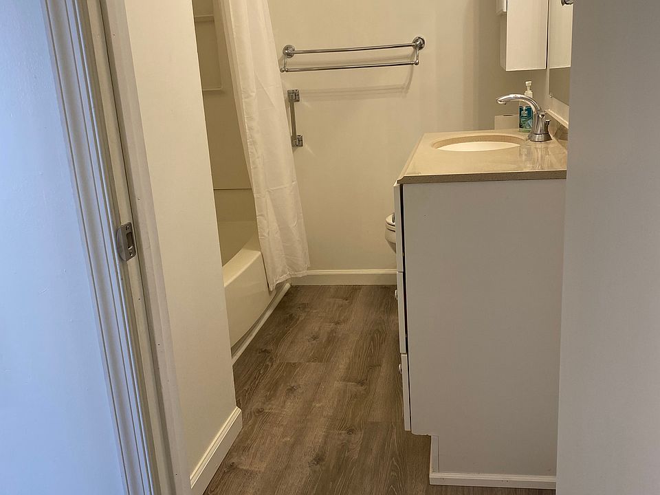 2nd floor full bath