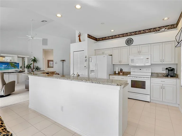 7100 Falcons Glen Blvd — Photo 18