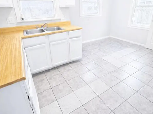 18452 Shaftsbury Ave, Detroit, MI 48219