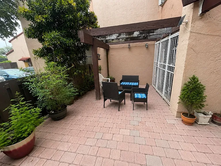 445 W Park Dr #101 — Photo 2