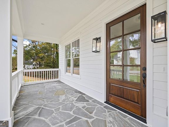 3rd image of 611 Foster Park Ln