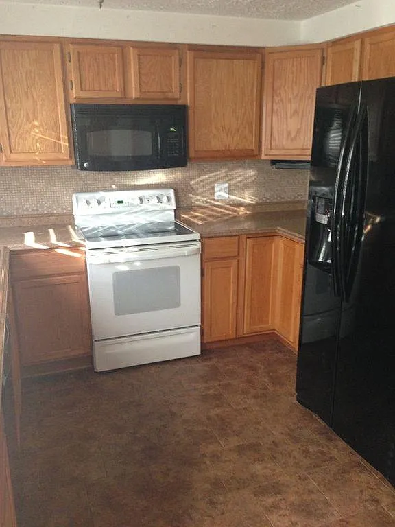 4 bed, 1550 sqft, $900 — Photo 4