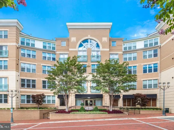 12000 Market St APT 189, Reston, VA 20190